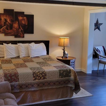 Trickling Waters Retreat Villa Marquette ภายนอก รูปภาพ